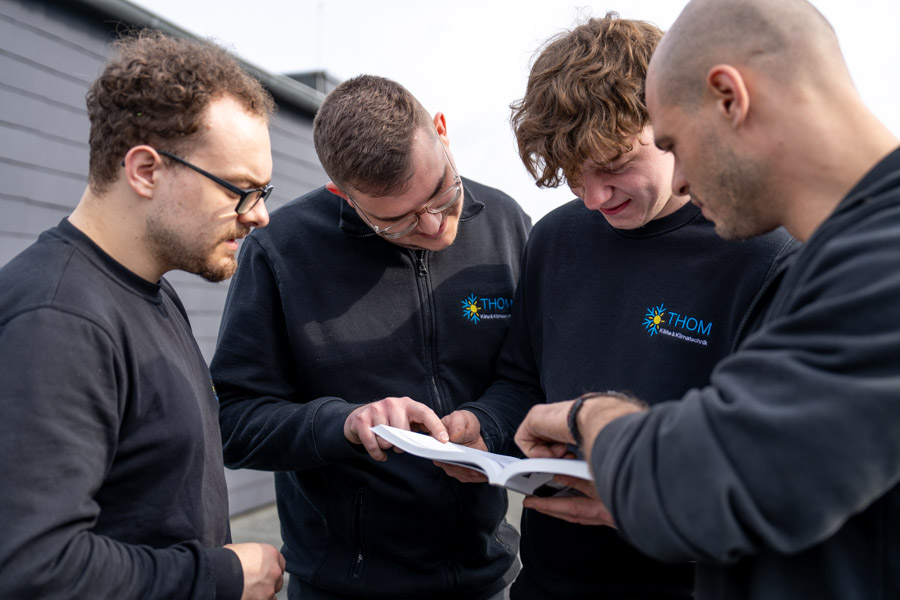 Klimaanlage Bedburg Beratung Fachteam bespricht Klimaanlagenprojekt in Bedburg